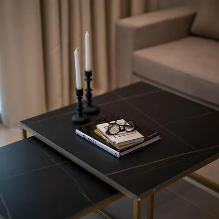 Lakonizein Luxury