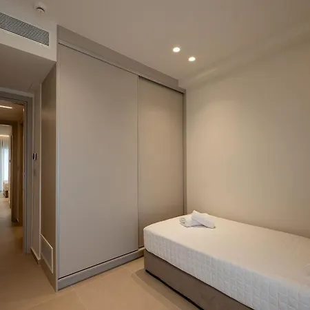 Lakonizein Luxury