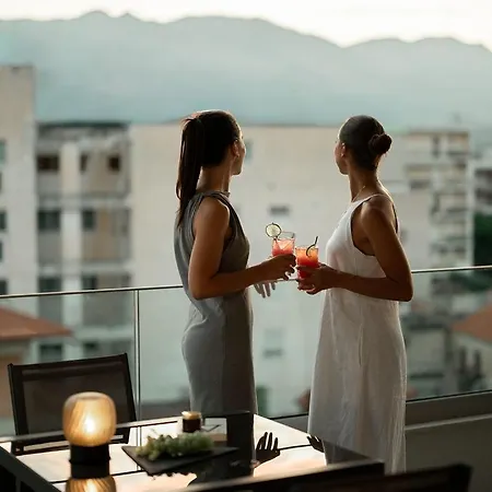Lakonizein Luxury