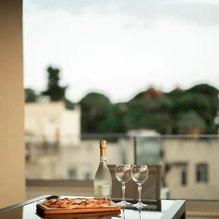 Lakonizein Luxury