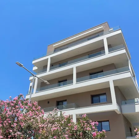 Lakonizein Luxury * Esparta